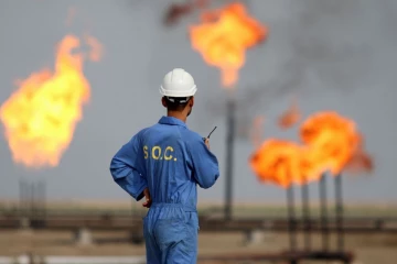 கப்பல்கள் மீது தாக்குதல் ; எண்ணெய் முனையங்களின் செயற்பாடுகளை நிறுத்திய ஈராக்