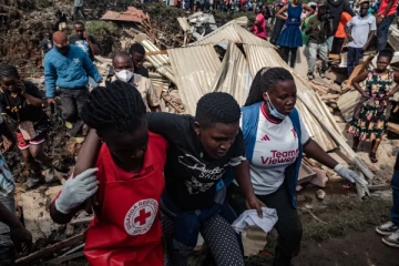 உகாண்டாவில் நிலப்பரப்பு தளம் இடிந்து விழுந்ததில் 18 பேர் பலி