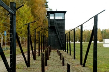 10,000க்கும் அதிகமானோரை படுகொலை செய்த குற்றத்துக்காக 95 வயது பெண் மீது வழக்குப் பதிவு!