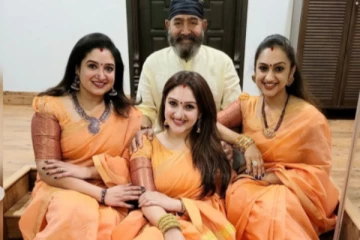 வனிதா மட்டும் இல்லை....  பேரன், பேத்திகளுடன் உச்சக்கட்ட  கொண்டாட்டத்தில் விஜயகுமார்! மகள்கள் கொடுத்த சர்ப்ரைஸ்