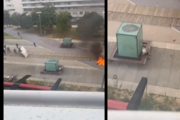 பிரான்ஸில் பற்றி எரிந்த வன்முறைக்கு நடுவே சாண்ட்விச்சை ருசித்து சாப்பிட்ட நபர் - வைரலாகும் வீடியோ!