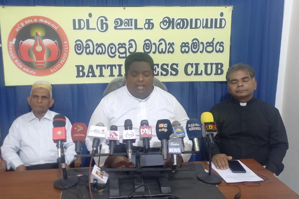 ஊடகவியலாளர்கள் திட்டமிட்டு பழிவாங்கப்பட்டுள்ளார்: பல் சமய ஒன்றியம் கண்டனம் | Batti Journalists Are Systematically Ignored