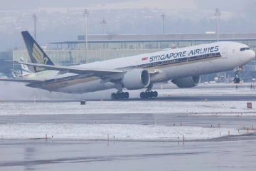 நடுவானில் விமானம் குலுங்கியதில் பயணி உயிரிழப்பு