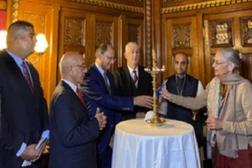 தீபாவளியை முன்னிட்டு பிரித்தானிய நாடாளுமன்ற வளாகத்தில் இடம்பெற்ற நிகழ்ச்சி!