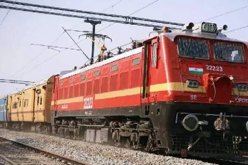 ரயிலில் இருந்து தள்ளிவிடப்பட்ட கர்ப்பிணிக்கு ரூ.3 லட்சம் நிவாரணம் அறிவித்த முதலமைச்சர்