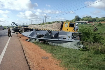 கிளிநொச்சி - கொக்காவில் பகுதியில் இராணுவ வாகனம் பாரவூர்தியுடன் மோதி விபத்து