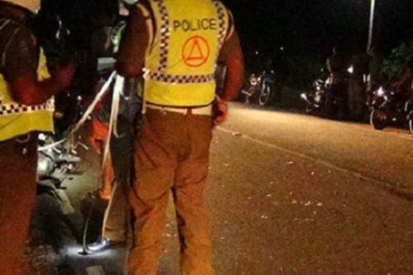 சற்று முன்னர் கிளிநொச்சியில் ஏற்பட்ட விபத்து.. ஒருவர் பலி - இருவர் படுகாயம் | Accident In Kilinochchi Road One Died 2 Injured