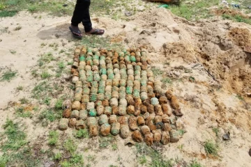 விடுதலைப்புலிகளின் தயாரிப்பிலான 220 குண்டுகள் மீட்பு (PHOTOS)