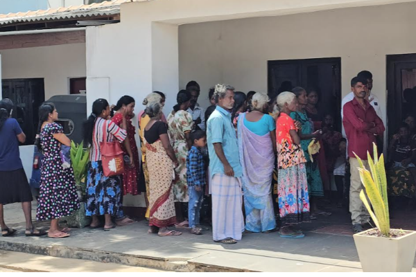 யாழ்ப்பாணம் வட்டுக்கோட்டை பொலிஸ் நிலையம் கொலைக் களமா? மக்கள் கேள்வி! | Jaffna Vaddukoddai Police Station People Questions