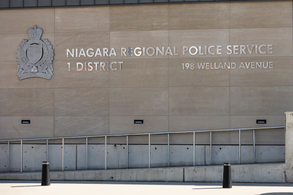 கனடாவில் இடம்பெற்ற தீ விபத்தில் ஓருவர் பலி | Male Dead Following St Catharines Tent Fire