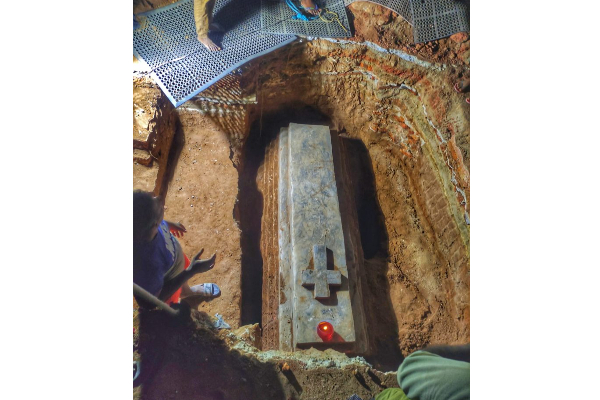 கிறிஸ்தவ தேவாலயம் ஒன்றில் பழைமை வாய்ந்த மயானம் கண்டுபிடிப்பு! | Puttalam Christian Church Cemetery Corpses கிறிஸ்தவ தேவாலயம் ஒன்றில் பழைமை வாய்ந்த மயானம் கண்டுபிடிப்பு! | Puttalam Christian Church Cemetery Corpses