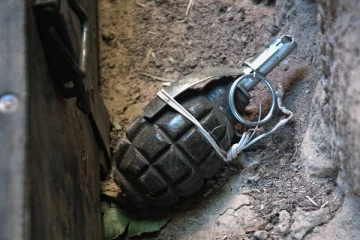 வீட்டுக்கு முன்னால் மீட்கப்பட்ட கைக்குண்டு