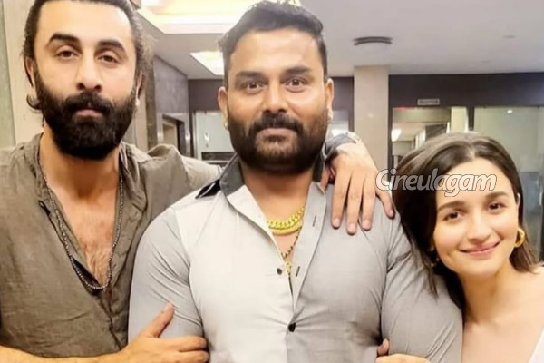டிரைவருக்கு மிகப்பெரிய தொகையை தூக்கிக் கொடுத்த ஆலியா பட்! அதுவும் இத்தனை லட்சமா | Alia Bhatt Gifted 50 Lakh To Driver And Helper
