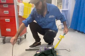 வீட்டிற்குள் புகுந்த விஷப் பாம்பை கவனிக்காமல் மிதித்தவருக்கு நேர்ந்த கதி! பின் துணிச்சலுடன் செய்த செயல்