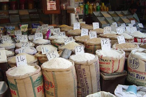 சந்தையில் பொருட்களின் விலை குறைப்பு! | Price Of Goods In Kurakottai Wholesale Market