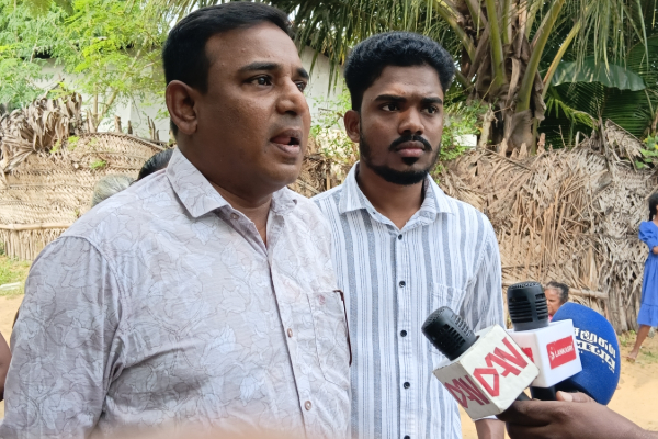 நெல்லியடி காவல்துறையினருக்கு எதிராக ரஜீவன் எம்.பியிடம் முறைப்பாடு | Complaint Filed Against Nelliyadi Police Rajeevan நெல்லியடி காவல்துறையினருக்கு எதிராக ரஜீவன் எம்.பியிடம் முறைப்பாடு | Complaint Filed Against Nelliyadi Police Rajeevan