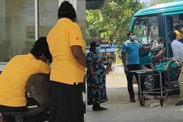 கிளிநொச்சியில் கொரோனா தடுப்பூசி  ஏற்றிய ஆடைத் தொழிற்சாலை ஊழியர்களுக்கு ஒவ்வாமை!
