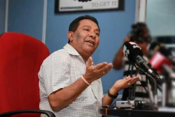 பாடசாலைகளை மூடியதால்  மாணவர்கள் தற்கொலையில் ஈடுபடுகின்றனர்! நாட்டை முடக்காமல் இருப்பது அவசியம் - திஸாநாயக்க