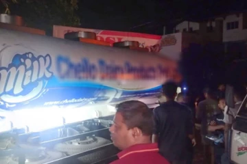 பால் ஏற்றிச்சென்ற பவுசருடன் மோதி இளைஞன் உயிரிழப்பு