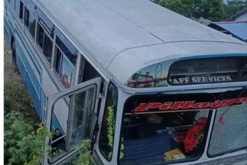 யாழிலிருந்து சென்ற பேருந்து நள்ளிரவில் விபத்து - யாழ் இளைஞனின் பரிதாப நிலை(Video)