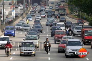 මේ බලන්නකෝ - මේ පාරේ අවුරුද්දටම එක වාහන අනතුරක්වත් වෙලා නෑ