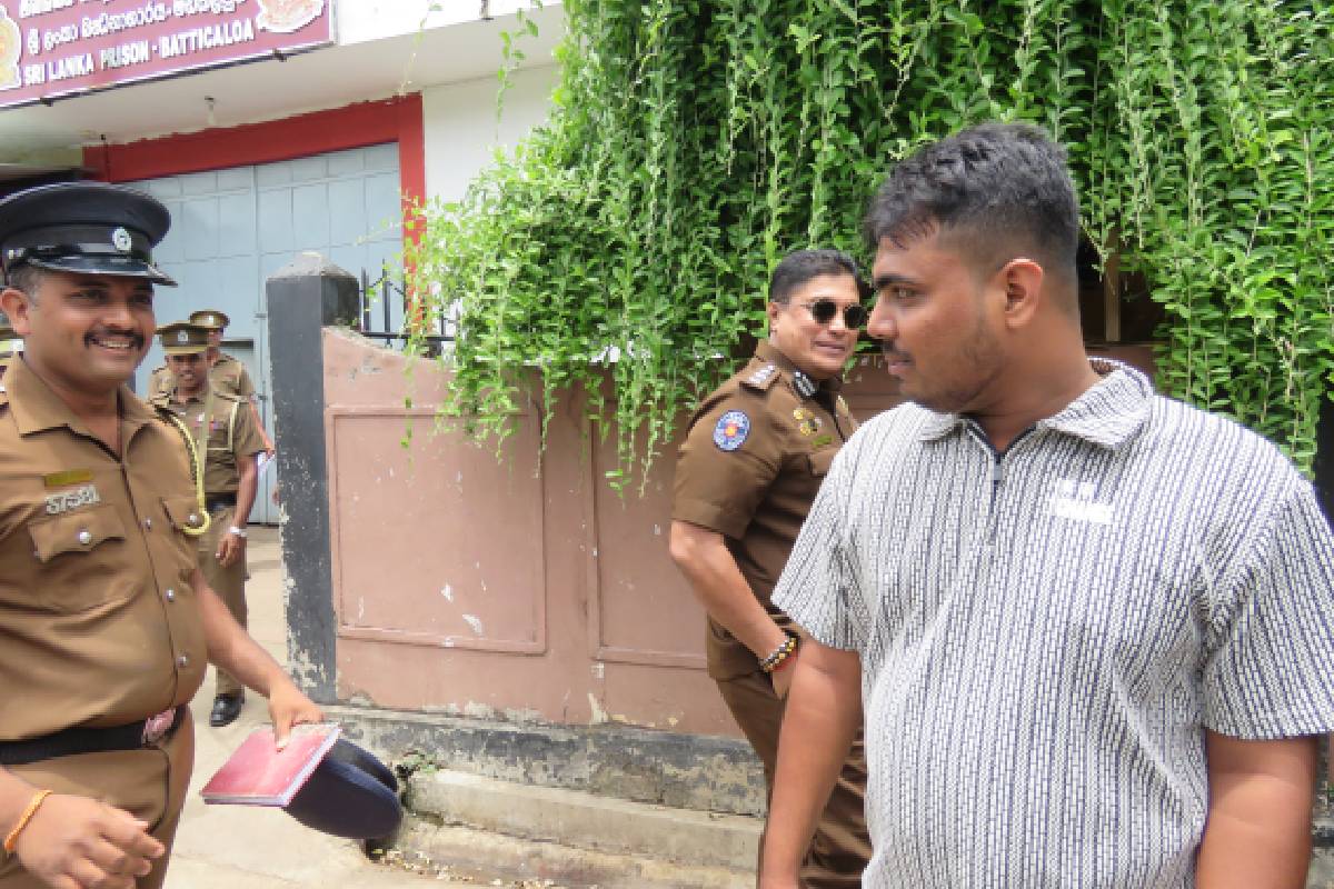 மட்டக்களப்பு சிறைச்சாலையை சுற்றி பலப்படுத்தப்பட்ட பாதுகாப்பு! | Army Security Around Batticaloa Prison மட்டக்களப்பு சிறைச்சாலையை சுற்றி பலப்படுத்தப்பட்ட பாதுகாப்பு! | Army Security Around Batticaloa Prison