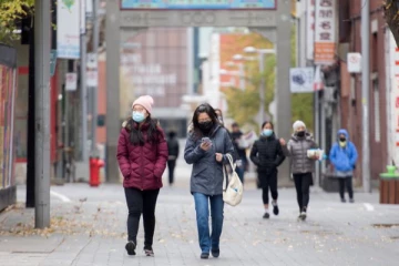 கட்டுப்பாடுகளை தளர்த்துவது குறித்து ஒன்றாரியோ   பரிசீலனை