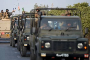 சக்தி வாய்ந்த வெடிகுண்டு தாக்குதல்: பலியான இரு வீரர்கள்