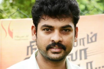 நடிகர் விமலுக்கு இவ்ளோ பெரிய மகன்களா?.. வைரலாகும் புகைப்படம்