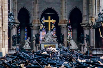 பாரிஸில் தீக்கிரையாகிய மாதா தேவாலயத்தில் சிக்கிய பொக்கிஷம்!