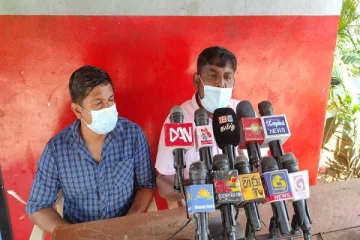 புதுக்குடியிருப்பு ஆடைத்தொழிற்சாலையை திறக்க அனுமதிக்க வேண்டாம் - வர்த்தக சங்கத்தினர் கோரிக்கை