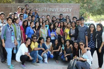 மைசூர் பாலியல் வன்கொடுமை விவகாரம்- 6 மணிக்கு மேல் மாணவிகள் வெளியில் வர தடை! கட்டுப்பாடு விதித்த கல்லூரிக்கு கடும் எதிர்ப்பு