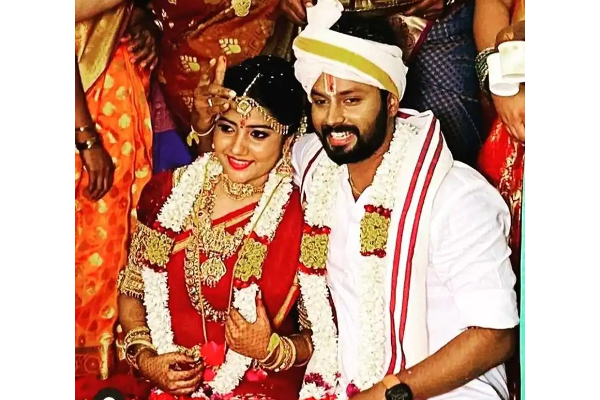 ‘கயல்‘ சீரியல் அபி நவ்யா - நடிகர் தினேஷ் திருமணம் கோலாகலமாக நடந்தது - ரசிகர்கள் வாழ்த்து | Abi Navya Actor Dinesh Wedding Viral Photo
