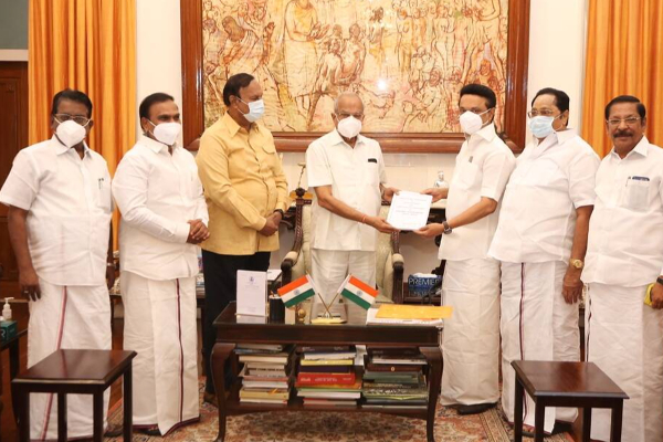 அதிமுகவை மிரட்டுகிறதா திமுக...இல்லை அதிகாரிகளை பணி செய்யவிடாமல் அதிமுக தடுகிறதா.. | Admk Dmk Ops Mkstalin Eps