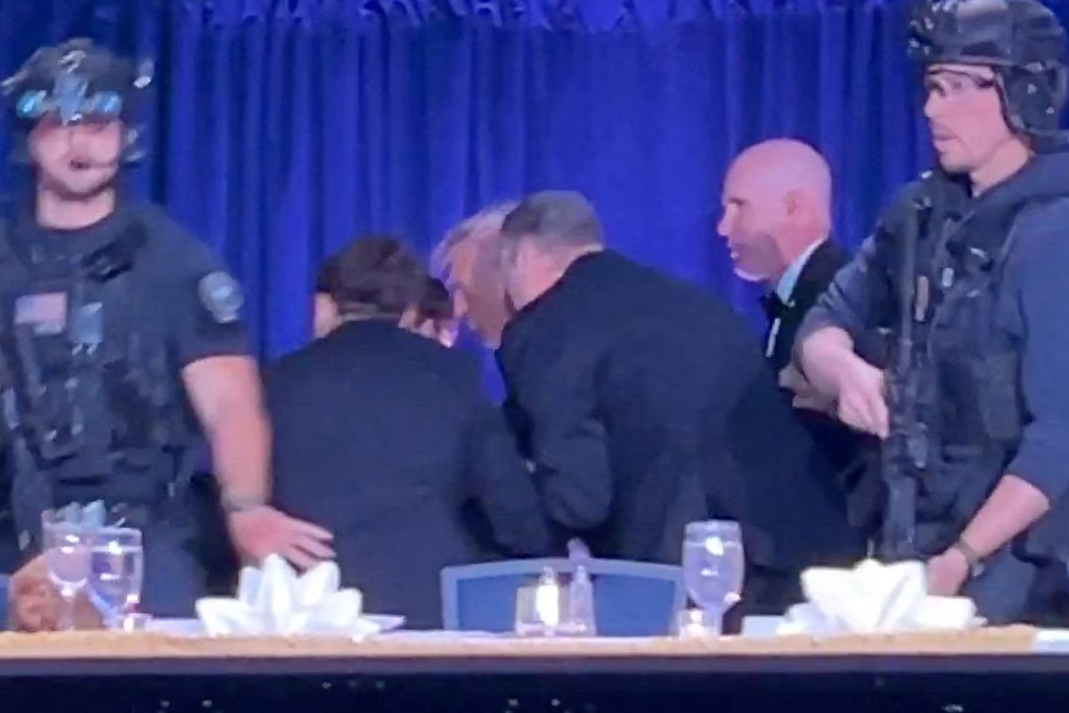 ட்ரம்பும் துப்பாக்கிசூடும்... பல முறை நூலிழையில் உயிர் தப்பிய சம்பவங்கள்..! | Trump White House Correspondents Dinner