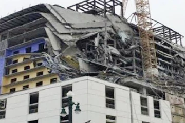 அர்ஜென்டினாவில் திடீரென கடலுக்குள் இடிந்து விழுந்த வீடு