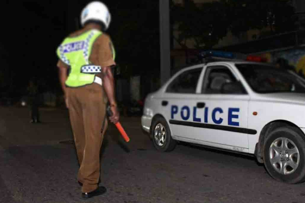 வவுனியாவில் விபத்து ஏற்படும் வகையில் செயற்படும் போக்குவரத்து பொலிஸார் | Traffic Causing Accident In Front Of Vavuniya வவுனியாவில் விபத்து ஏற்படும் வகையில் செயற்படும் போக்குவரத்து பொலிஸார் | Traffic Causing Accident In Front Of Vavuniya