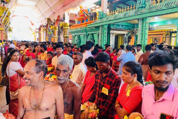 யாழ் தொண்டைமானாறு செல்வ சந்நிதியான் ஆலயத்தில் 108 ஜோடிகளுக்கு திருமணம்; நெகிழவைத்த வெளிநாட்டு தம்பதி ! | 108 Couples Got Married Selva Sannidhi Temple