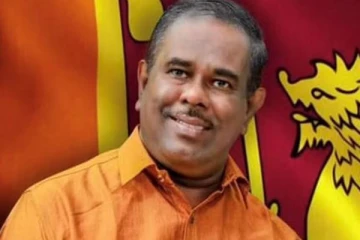 போராட்டத்தில் கொல்லப்பட்ட நாடாளுமன்ற உறுப்பினரது குடும்பத்திற்கு நன்கொடை