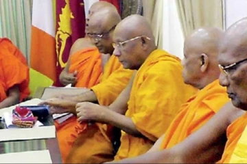 "13" இலங்கையை பிளவுபடுத்தும் - மகாநாயக்க தேரர்கள் போர்க்கொடி