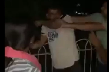 பாஜக பிரமுகர் காரில் உல்லாசம் - செருப்பை கழற்றி அடித்த மனைவி..வைரலாகும் வீடியோ!