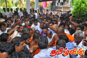 மகிந்த வெளியேறும் போது இறுதி நிமிடத்தில் கதறி அழுத பெண்