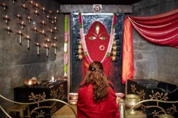 விவாகரத்து சர்ச்சை.. நவராத்திரிக்கு காளிதேவியிடம் முறையிட்ட நடிகை சமந்தா..