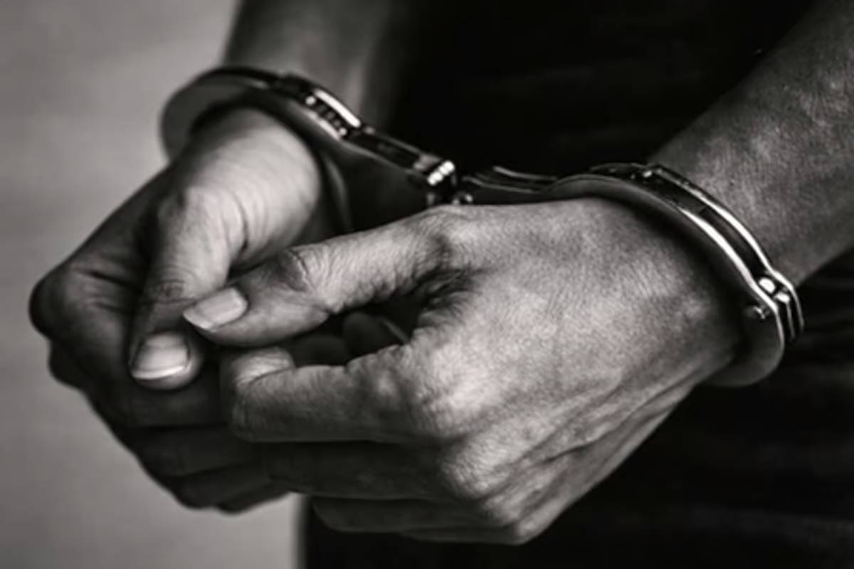 சட்டவிரோதமாக சங்கு பதுக்கிய இருவர் கைது | Two Arrested For Illegally Hoarding Conch Shells