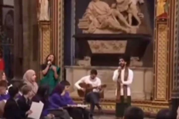 බ්‍රිතාන්‍ය රජු ඉදිරියේ ගැයූ සිංහල ගීය