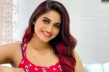 இறுக்கமான உடையில் கடற்கரையில் நின்று போஸ் கொடுத்த பிக் பாஸ் ஷிவானி.. வைரல் போட்டோ
