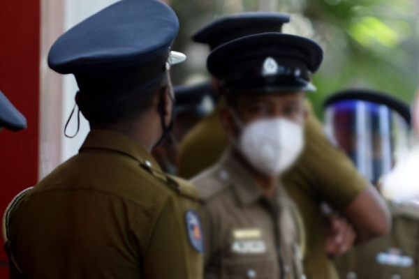 கொழும்பில் வெளிநாட்டு சிகரெட்டுகளுடன் ஒருவர் கைது | One Arrested Foreign Cigarettes In Colombo
