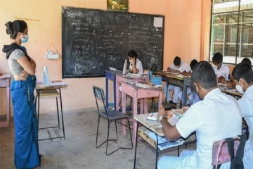 கல்வித்துறையில் ஏற்படப்போகும் பாரிய நெருக்கடி -நாட்டை விட்டு வெளியேறும் ஆசிரியர்கள்