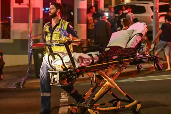 சிட்னியில் நடந்த கொடூர சம்பவம்.. அதிகரிக்கும் பலி எண்ணிக்கை | Jewish Festival In Deadliest Australia Gunshoot சிட்னியில் நடந்த கொடூர சம்பவம்.. அதிகரிக்கும் பலி எண்ணிக்கை | Jewish Festival In Deadliest Australia Gunshoot