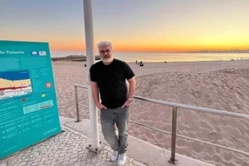 பிரம்மாண்ட பைக்கர் சிலை அருகே அஜித்... ஷாலினி வெளியிட்ட அசத்தல் புகைப்படம்